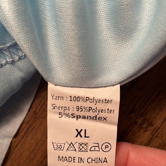 Gorgeous baby blue top.  So cute, perfect for casual or the office. - Picture 5 of 6